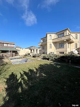 Satılır 8 otaqlı həyət evi