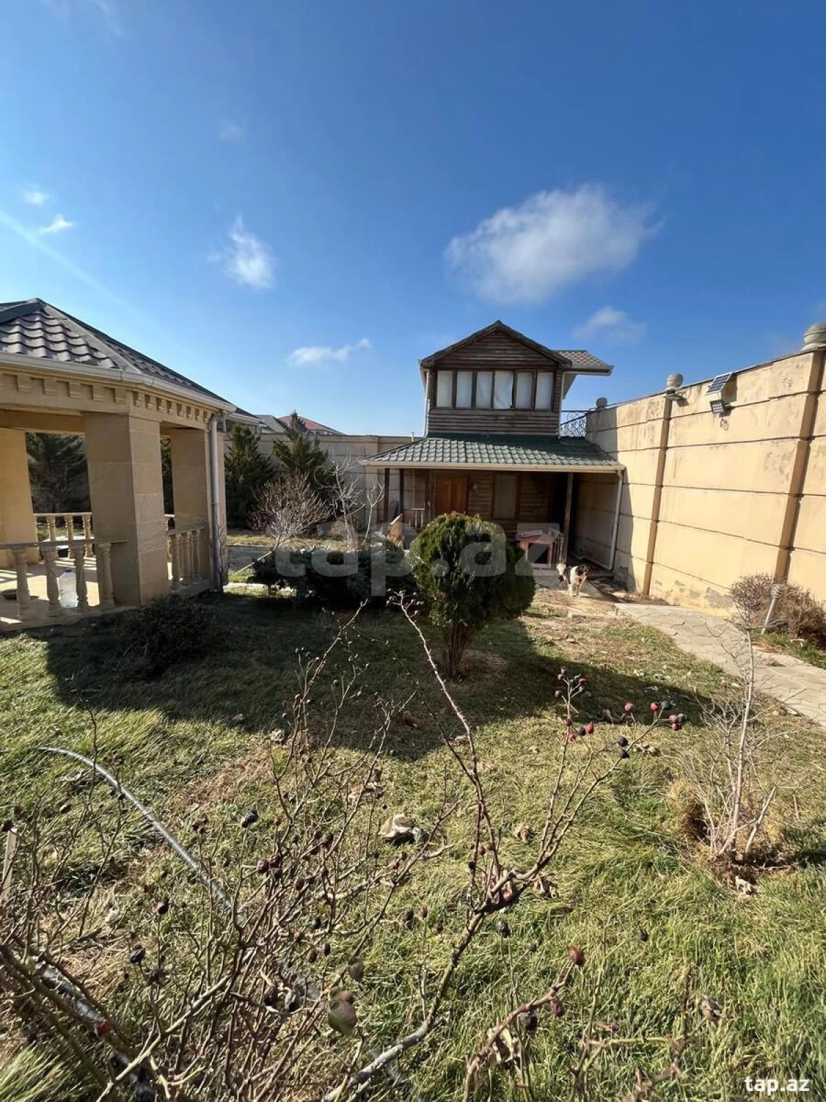 Satılır 8 otaqlı həyət evi