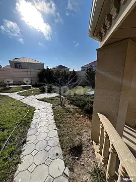 Satılır 8 otaqlı həyət evi