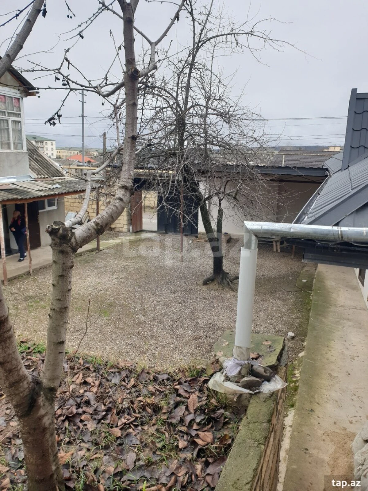 Satılır 4 otaqlı həyət evi