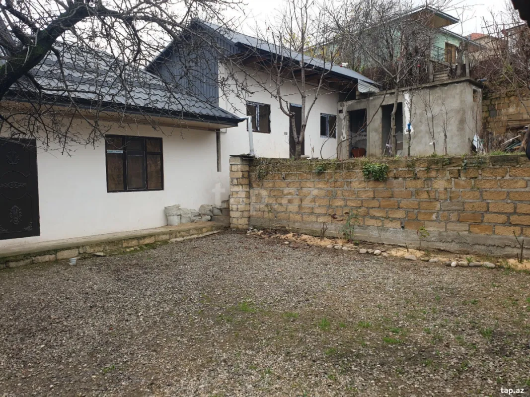 Satılır 4 otaqlı həyət evi