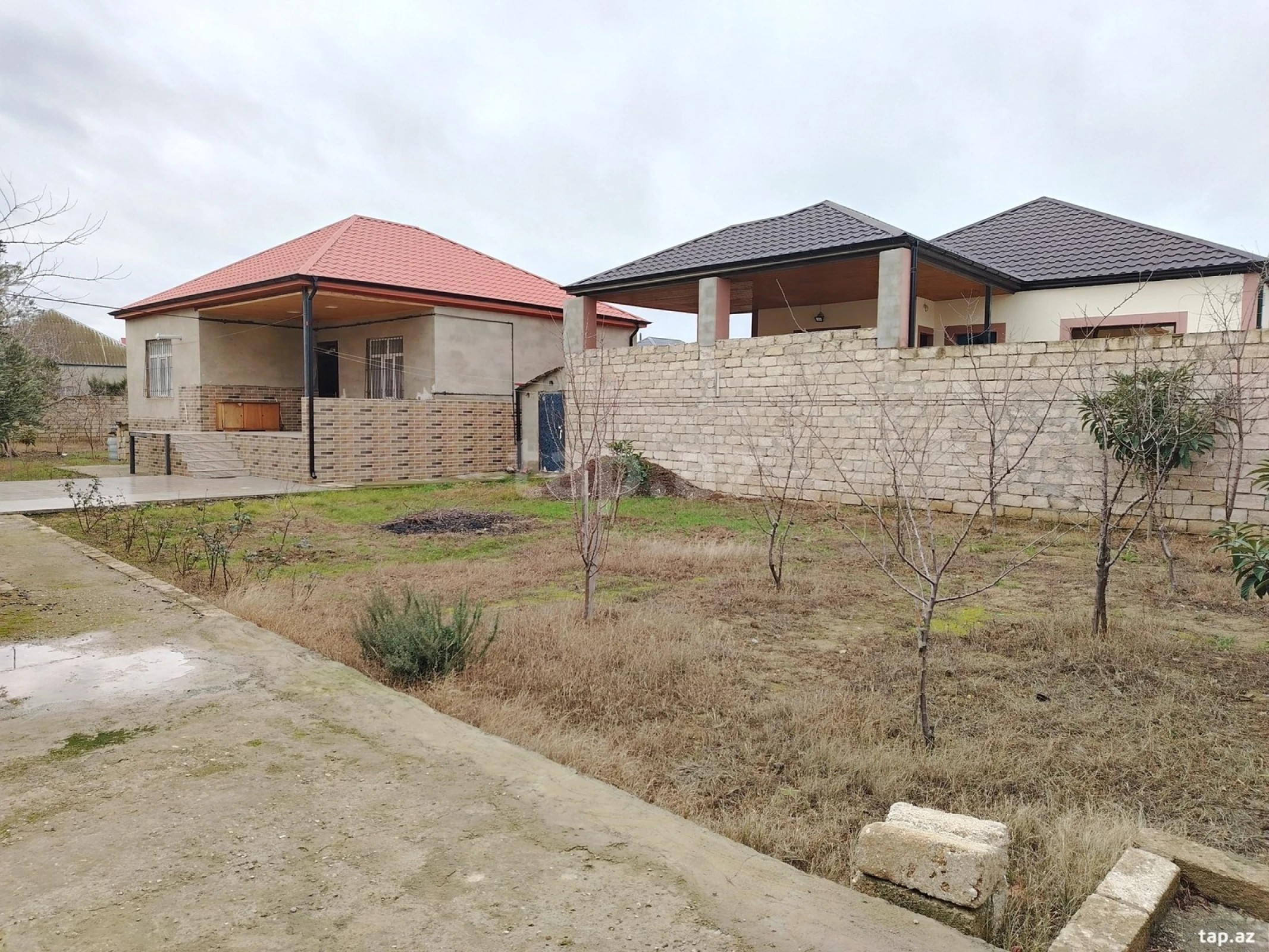 Satılır 3 otaqlı həyət evi