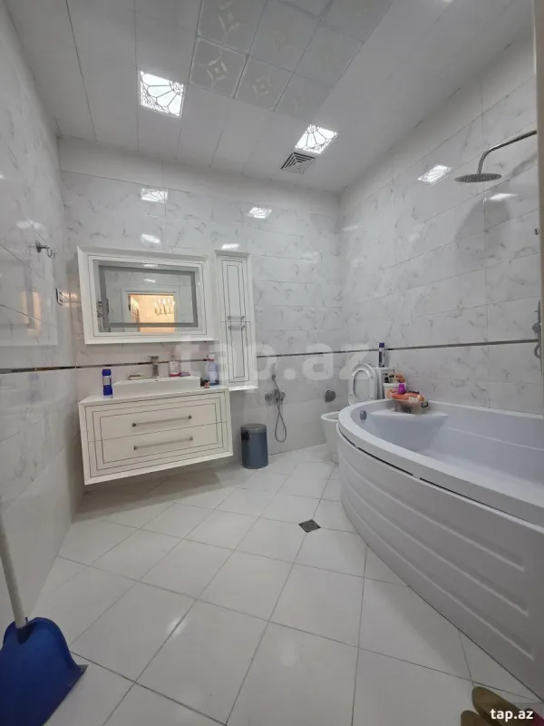 Satılır 3 otaqlı yeni tikili 131 m²