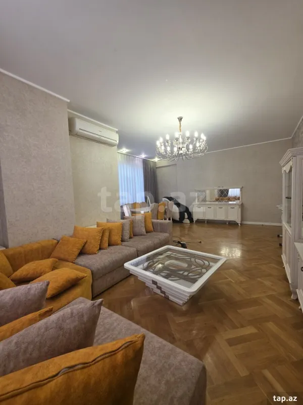 Satılır 3 otaqlı yeni tikili 131 m²