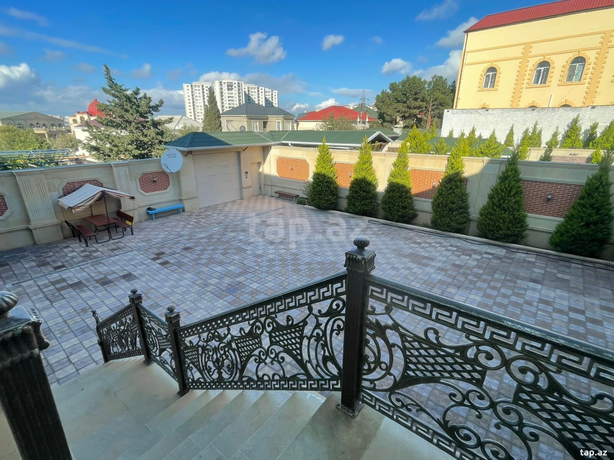 Kirayə verilir 9 otaqlı həyət evi