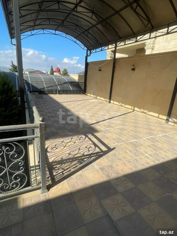 Kirayə verilir 9 otaqlı həyət evi
