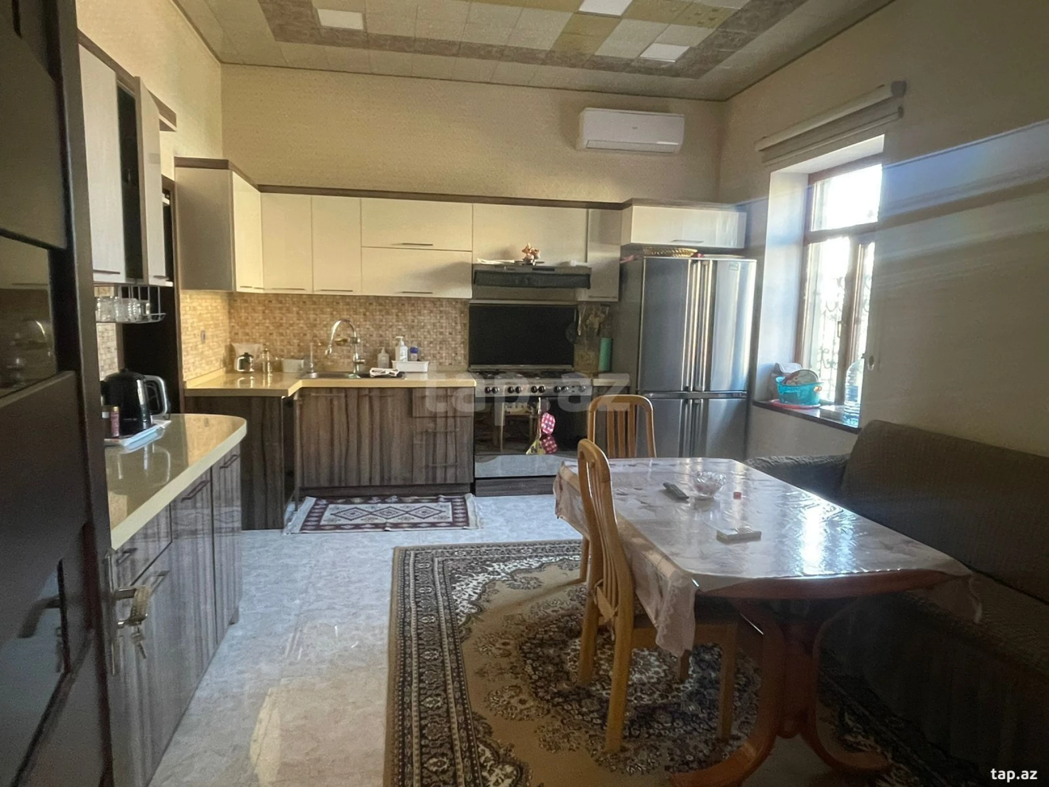 Kirayə verilir 9 otaqlı həyət evi