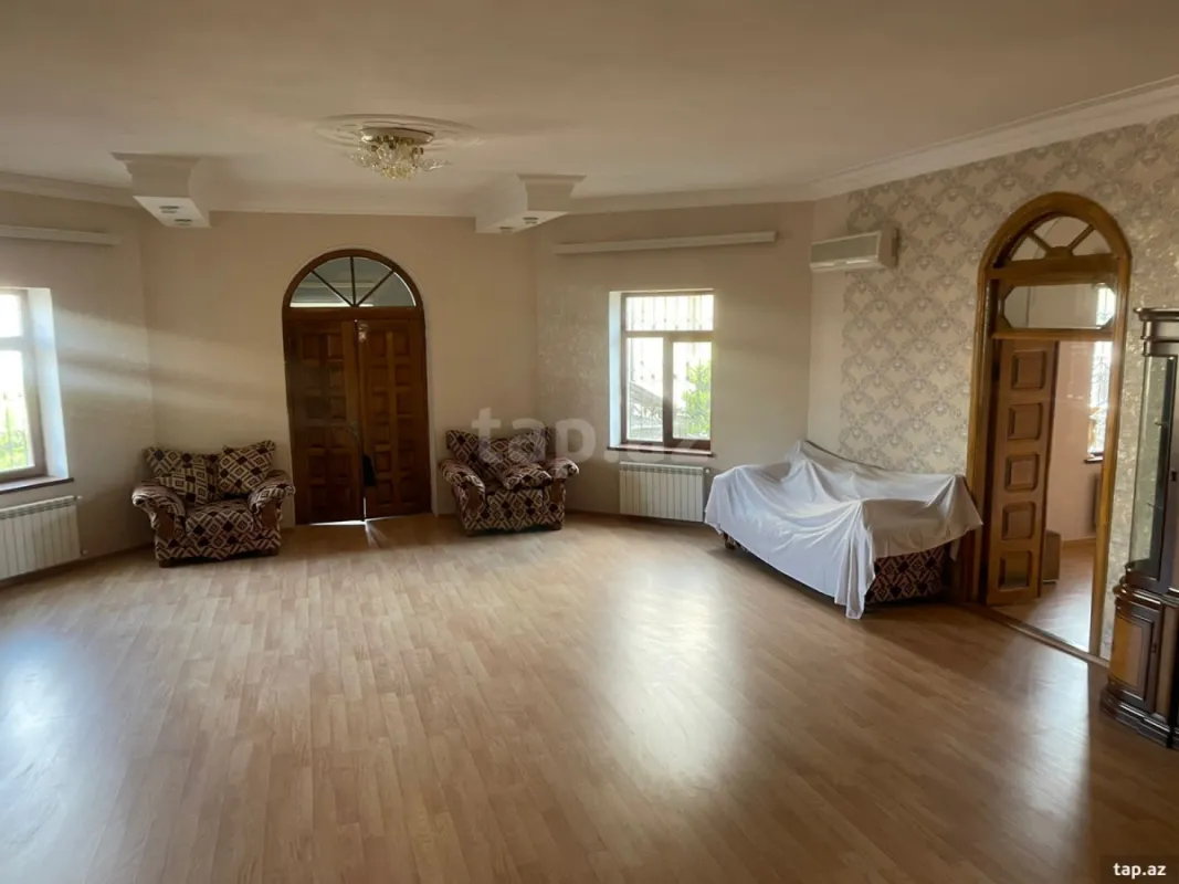 Kirayə verilir 9 otaqlı həyət evi