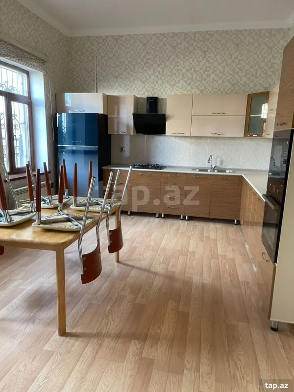 Kirayə verilir 9 otaqlı həyət evi