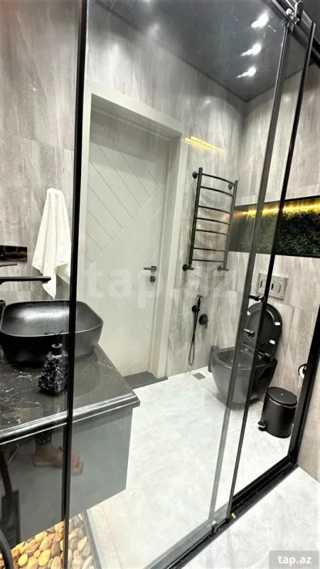 Kirayə verilir 3 otaqlı yeni tikili 180 m²