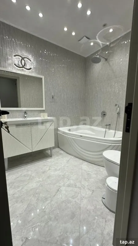 Kirayə verilir 3 otaqlı yeni tikili 180 m²