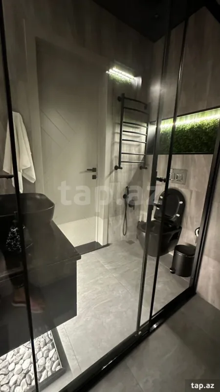 Kirayə verilir 3 otaqlı yeni tikili 180 m²