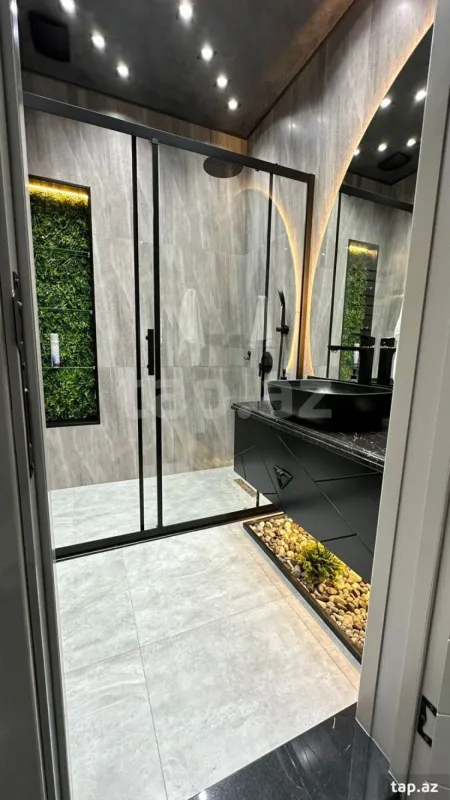 Kirayə verilir 3 otaqlı yeni tikili 180 m²