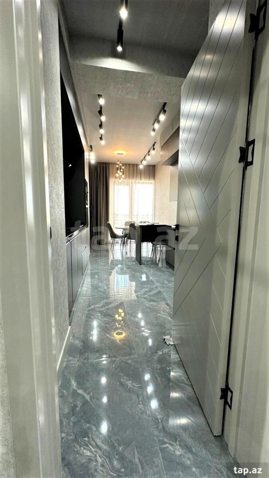 Kirayə verilir 3 otaqlı yeni tikili 180 m²