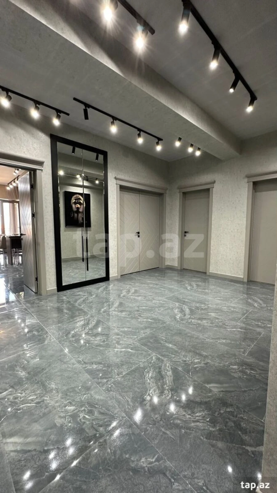 Kirayə verilir 3 otaqlı yeni tikili 180 m²