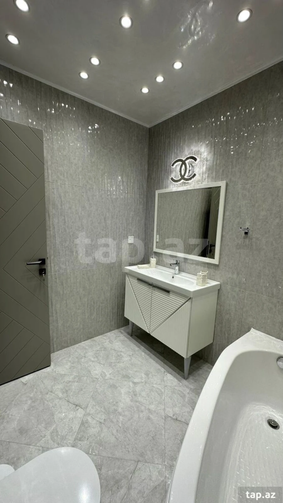 Kirayə verilir 3 otaqlı yeni tikili 180 m²