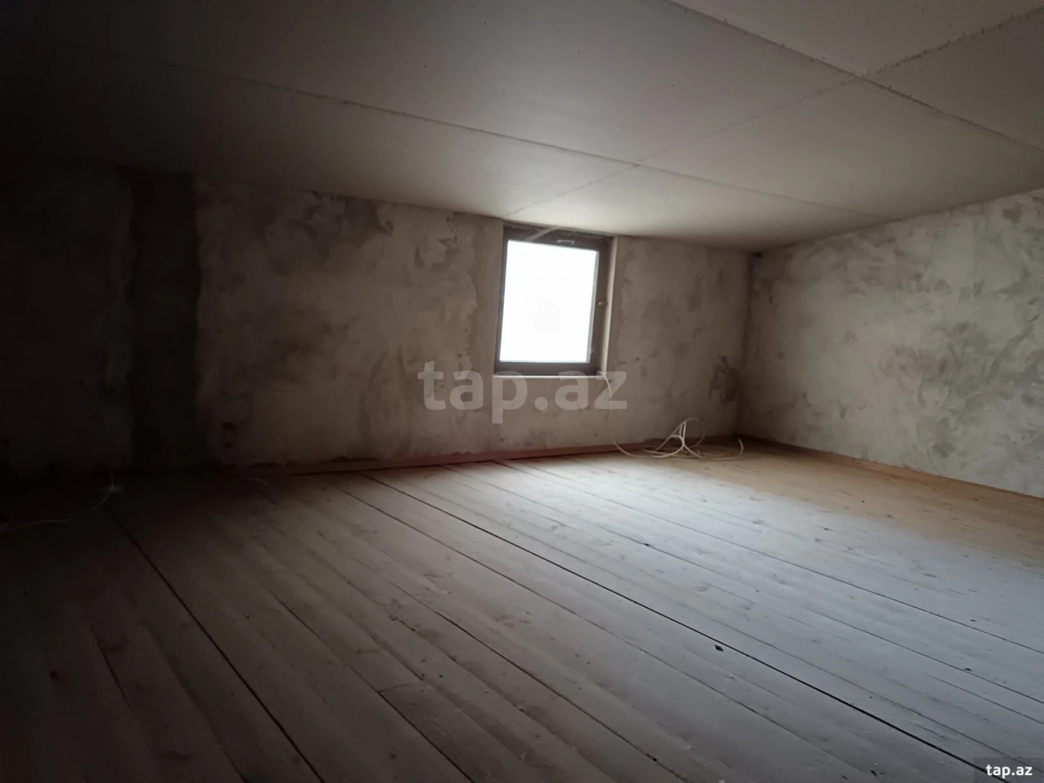Satılır 5 otaqlı həyət evi