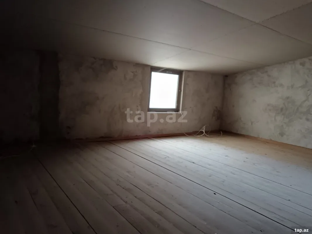Satılır 5 otaqlı həyət evi