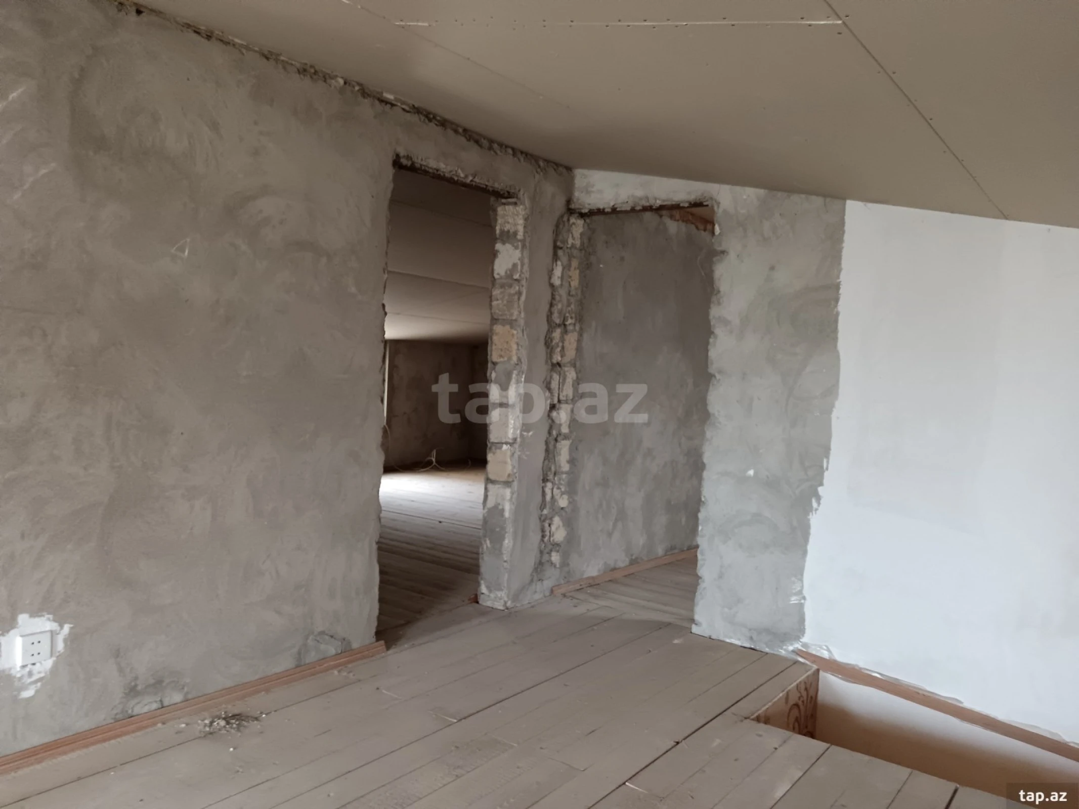 Satılır 5 otaqlı həyət evi