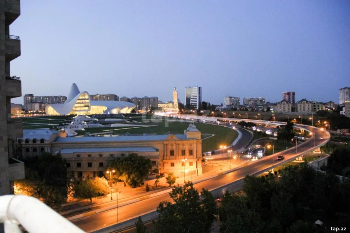 Kirayə verilir 3 otaqlı yeni tikili 155 m²