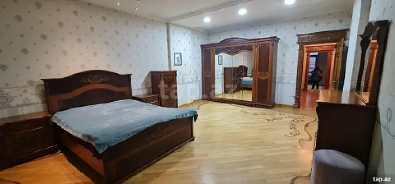 Kirayə verilir 3 otaqlı yeni tikili 155 m²