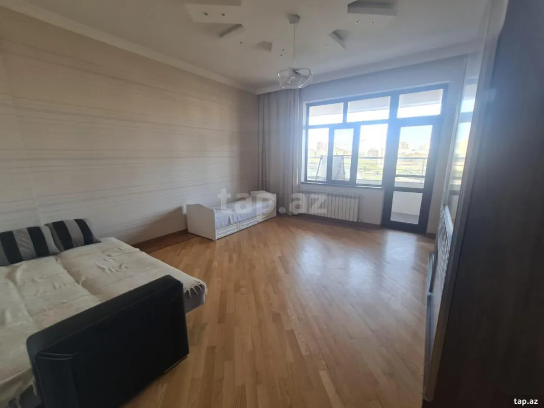 Kirayə verilir 3 otaqlı yeni tikili 155 m²