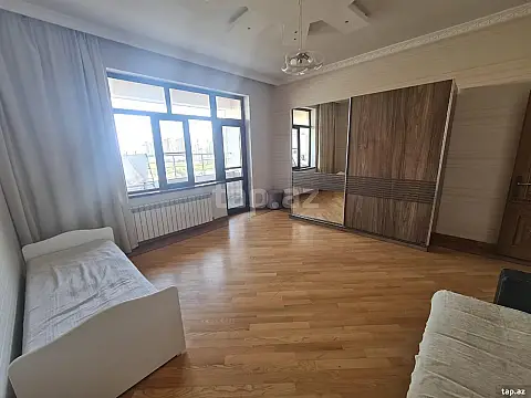 Kirayə verilir 3 otaqlı yeni tikili 155 m²