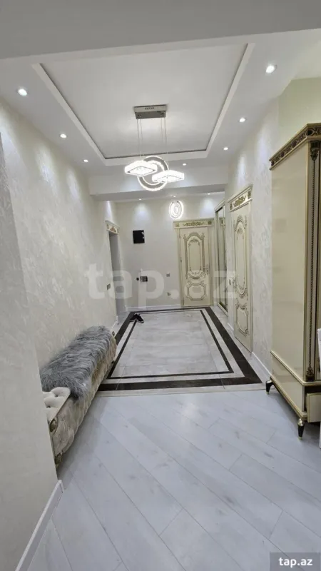 Satılır 3 otaqlı yeni tikili 125 m²