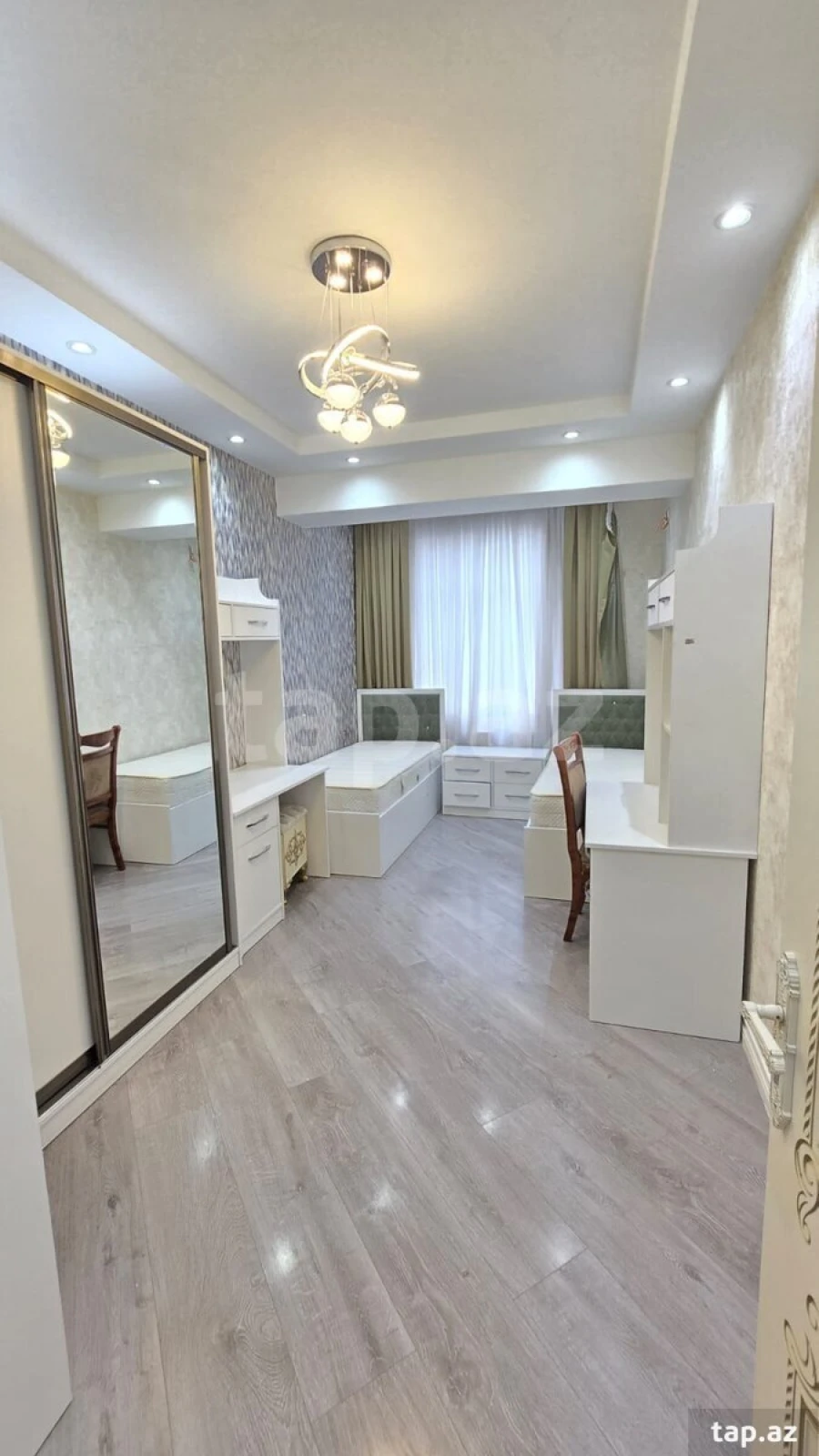 Satılır 3 otaqlı yeni tikili 125 m²