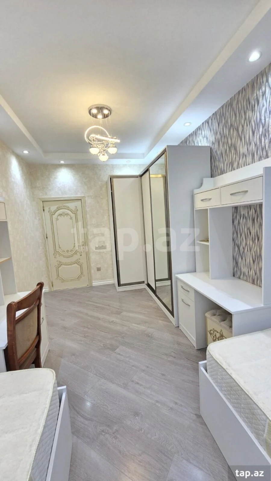 Satılır 3 otaqlı yeni tikili 125 m²