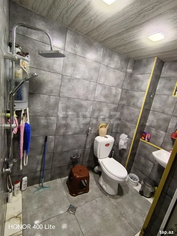 Satılır 8 otaqlı həyət evi