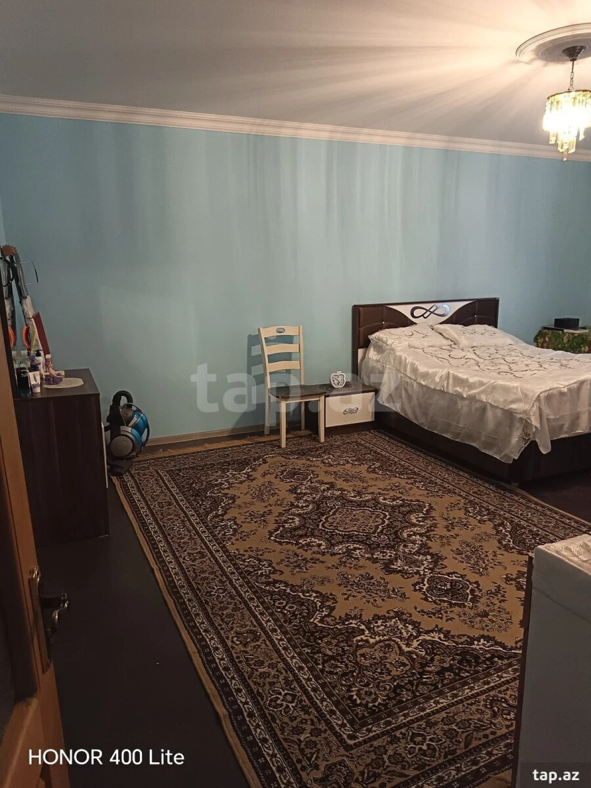 Satılır 8 otaqlı həyət evi