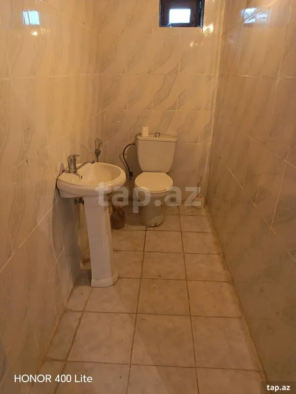 Satılır 8 otaqlı həyət evi