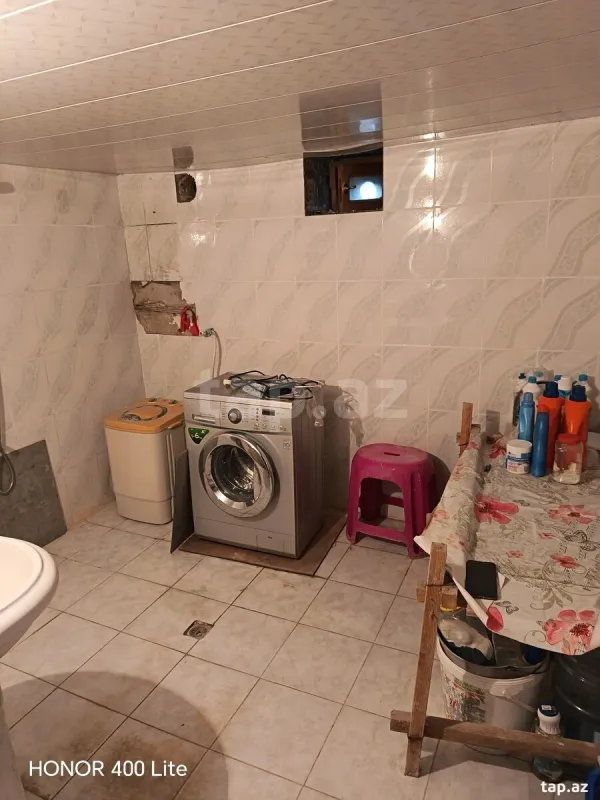 Satılır 8 otaqlı həyət evi