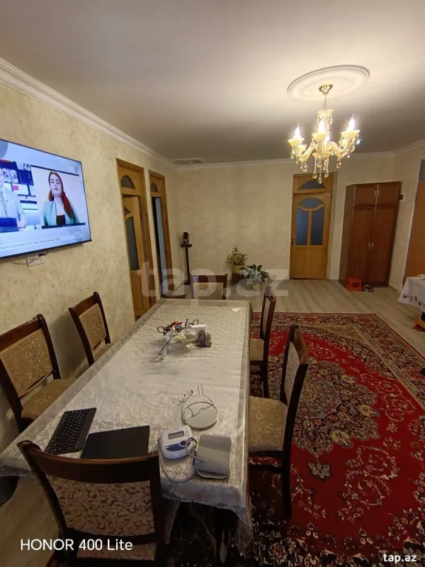 Satılır 8 otaqlı həyət evi