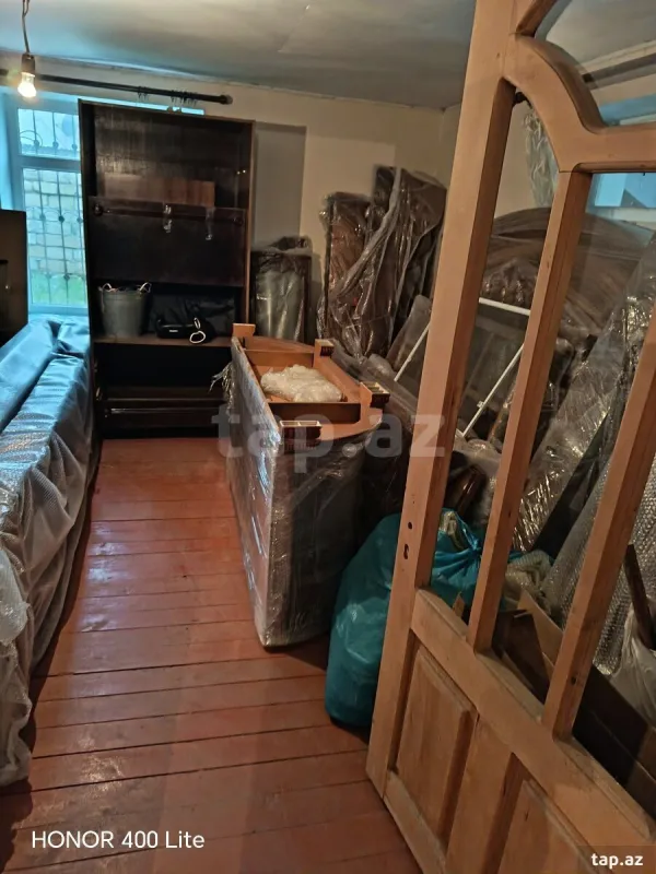 Satılır 8 otaqlı həyət evi