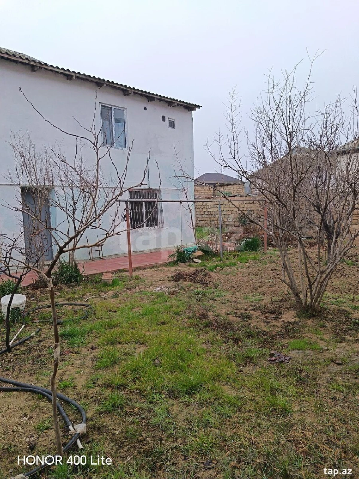 Satılır 8 otaqlı həyət evi