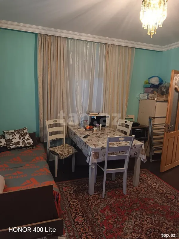 Satılır 8 otaqlı həyət evi