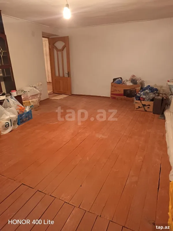 Satılır 8 otaqlı həyət evi