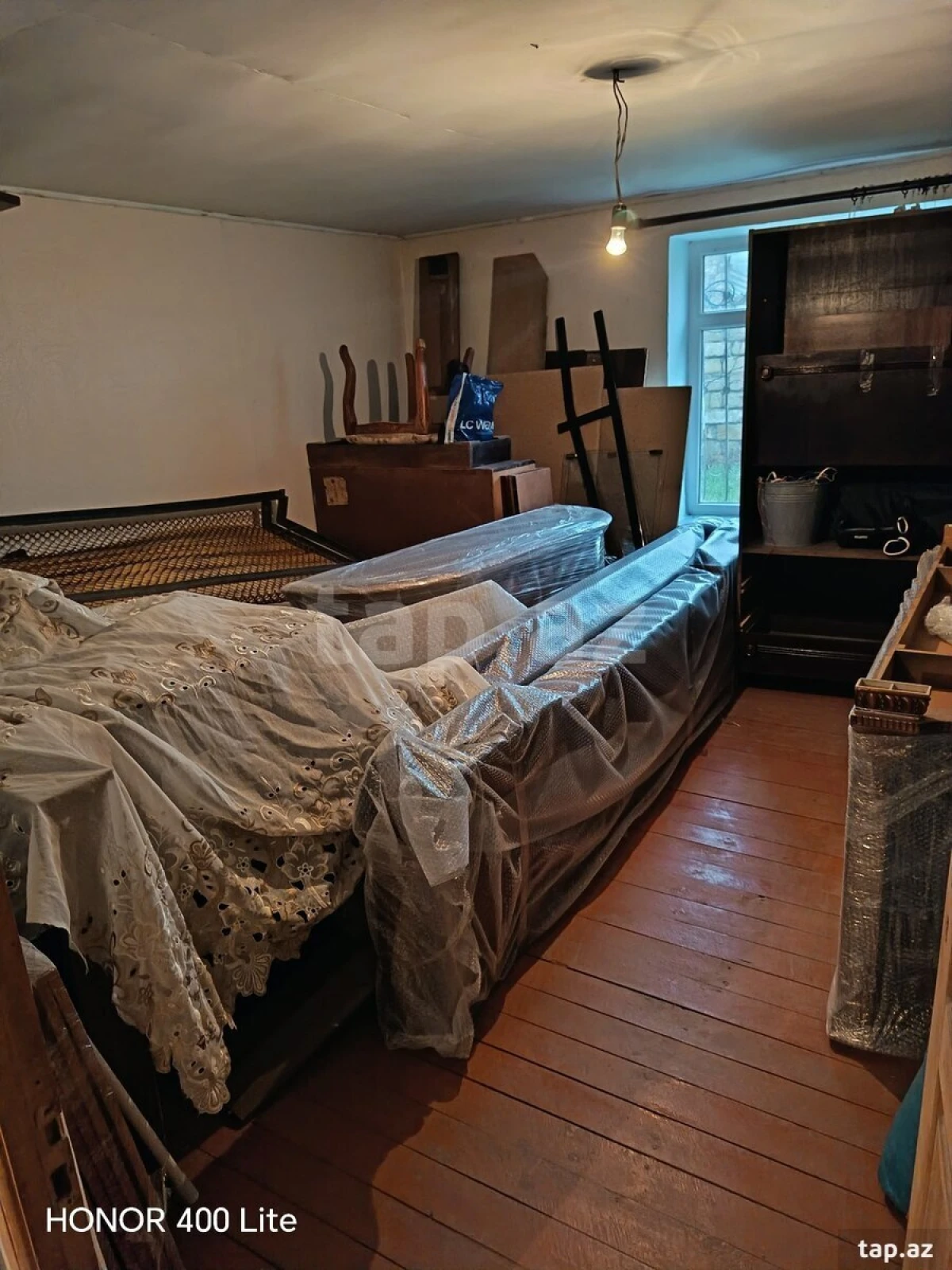 Satılır 8 otaqlı həyət evi