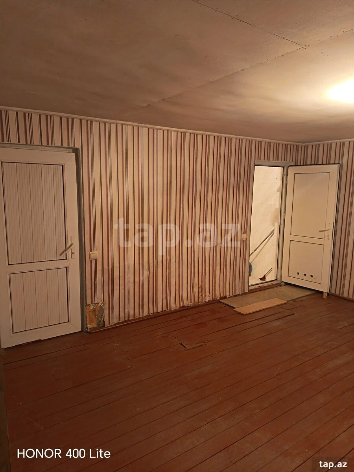 Satılır 8 otaqlı həyət evi