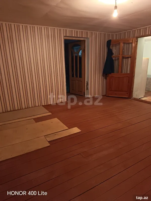 Satılır 8 otaqlı həyət evi