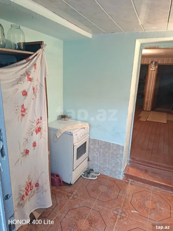 Satılır 8 otaqlı həyət evi