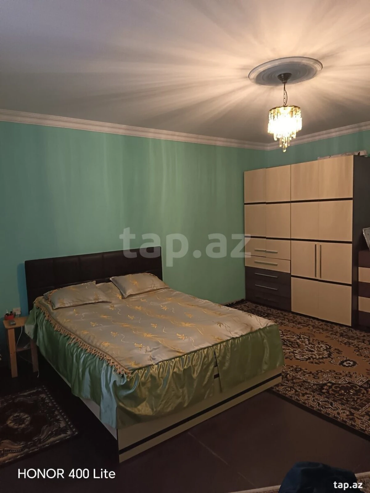 Satılır 8 otaqlı həyət evi