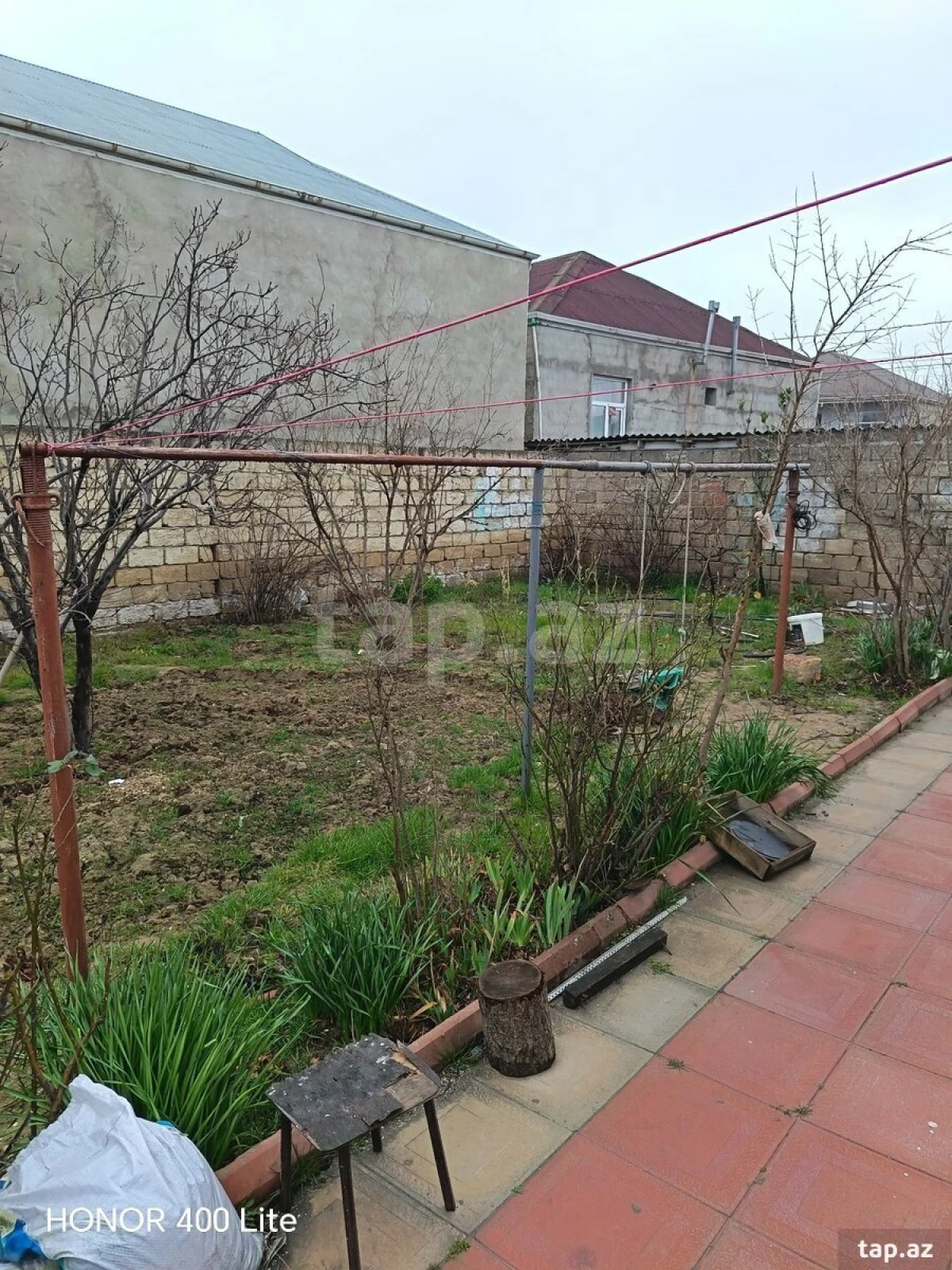 Satılır 8 otaqlı həyət evi