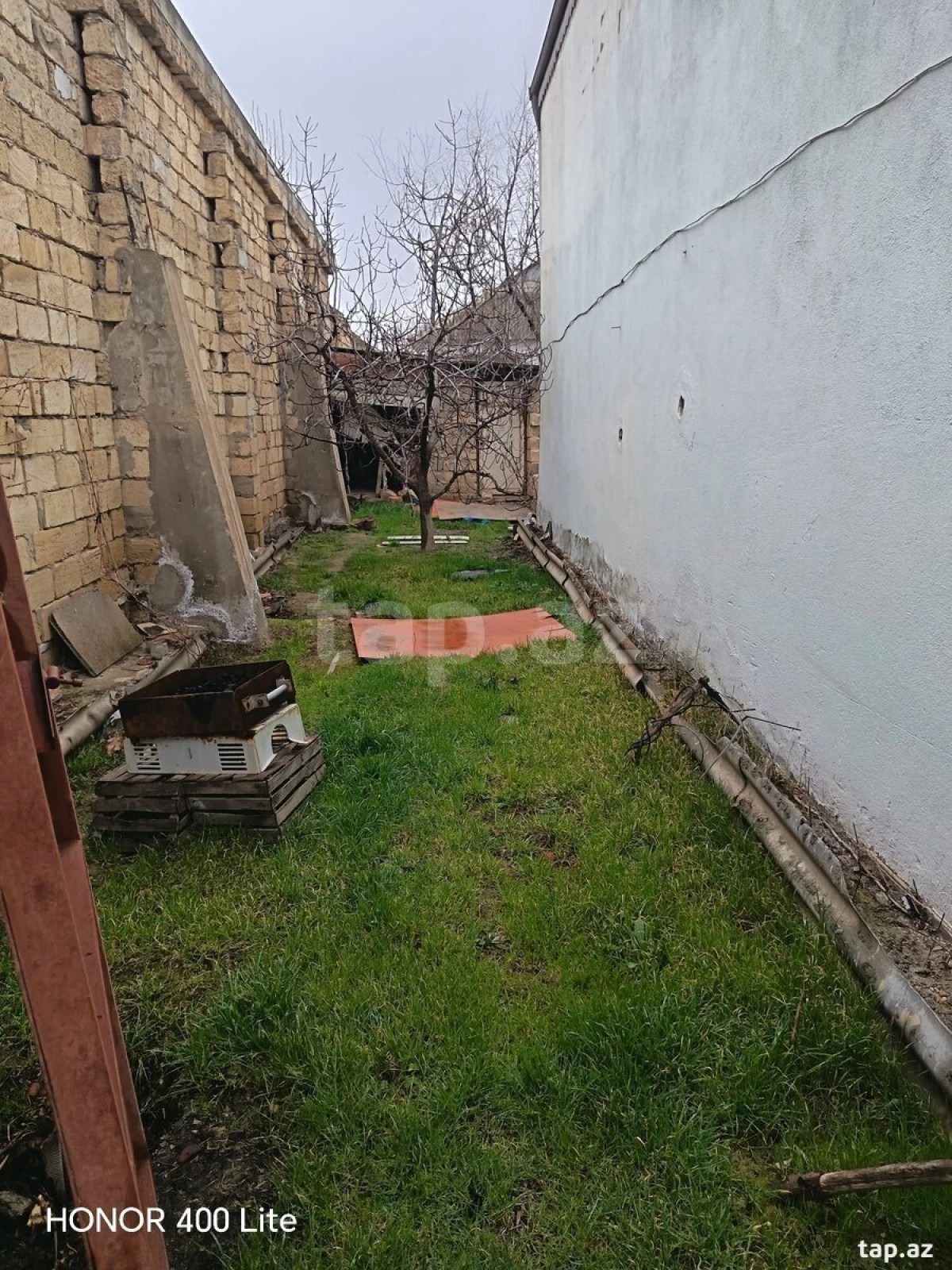 Satılır 8 otaqlı həyət evi