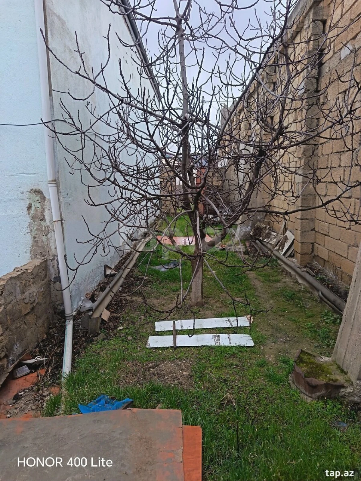 Satılır 8 otaqlı həyət evi