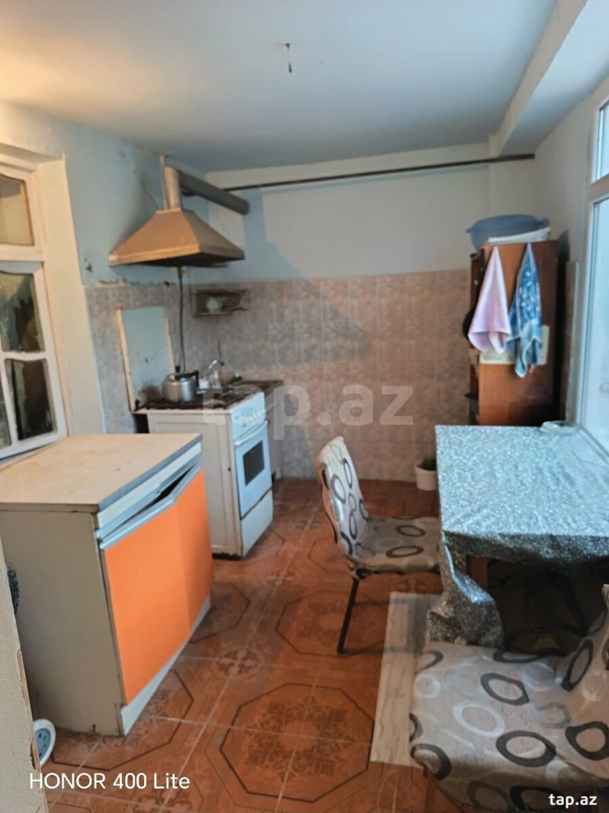 Satılır 8 otaqlı həyət evi