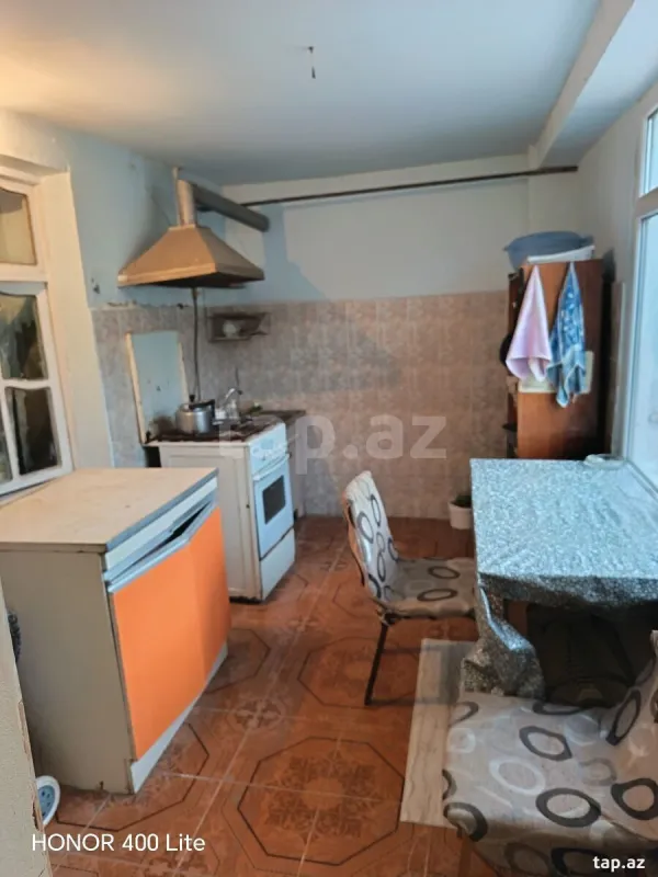 Satılır 8 otaqlı həyət evi