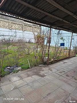 Satılır 8 otaqlı həyət evi